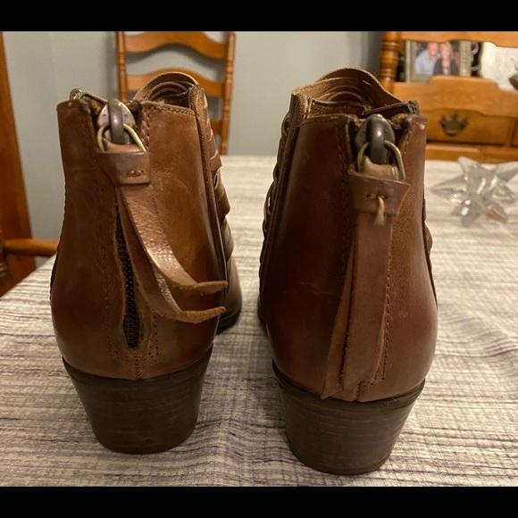 CLARKS LEATHER BOOTIES WITH FRONT LEATHER TRIM - Picture 5 of 6